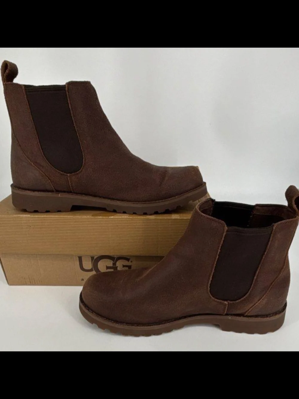 UGG Kids Callum Chelsea Boots Mix Matched Sizes L6 R5 Exc Box   Chelsea Boot